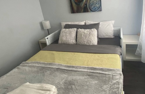Sechelt Apartment | Unique modern Sunshine Coast studio in the heart of Sechelt (EV & dog friendly!)