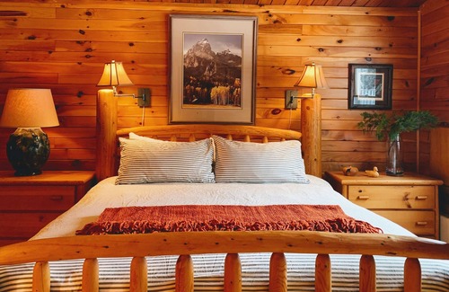 Jay Cabin | Unique Mountain Resort on 2000 acre preserve next to Whiteface Skiing