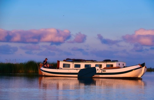 Municipality of Wormerland Boat Rental | Unique nature experience on the water, Bed in boat Jisperveld
