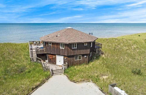 White River Township Cottage | Unique Octagon Cottage On Lake Michigan Surrounded By Dunes & A County Park!