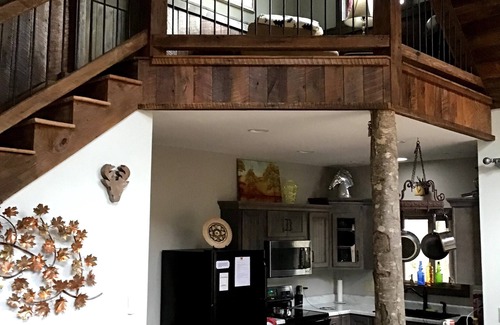Ellijay Cabin | Unique -Oliver Creek Cabin in Wilderness-PRIVATE-King Bed, WiFi, Hot Tub, Hiking