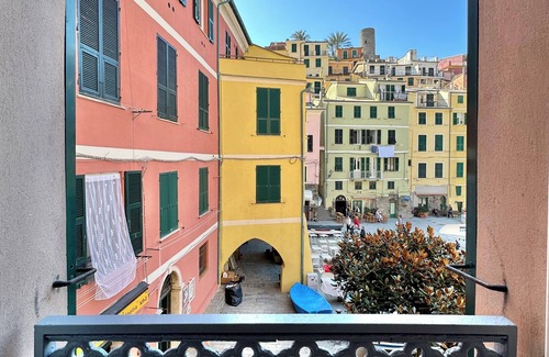 Vernazza House | UNIQUE: Overlooking the Square, Sea View, Air Conditioning, 2 Bathrooms, SPA