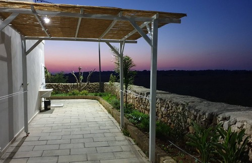 Pizzo House | Unique scenario!A few meters from the sea within the Punta Pizzo protected area.