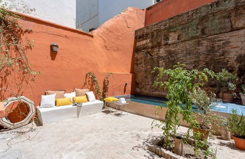 San Bartolome House | Unique Sevillian House with Pool. Casa Tintes