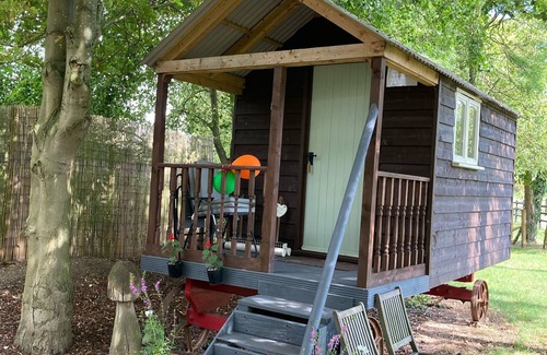 Cambridge Cabin | Unique Shepherds hut retreat in a beautiful farm setting close to cambridge