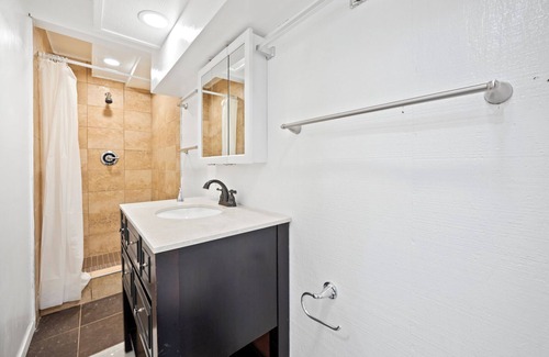 Mosswood Apartment | Unique Space in Oakland Condominium
