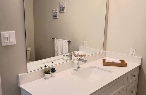 Whitby House | Unique Spacious House Close to 401/Downtown