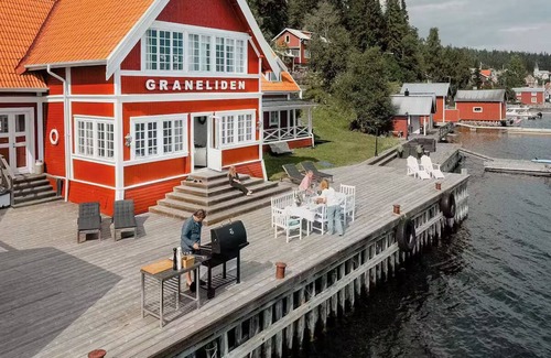 Ulvohamn House | Unique summer house right by the sea, private jetty and sauna