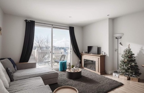 Southwest Berkeley Apartment | Unique sunny flat with balcony