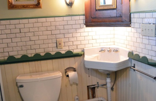 Boring House | Unique Tiny House Getaway on Historic Farm