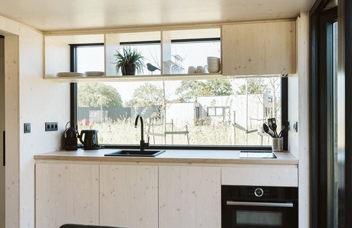 Ouddorp Ski Chalet | Unique tiny house with a nice terrace!