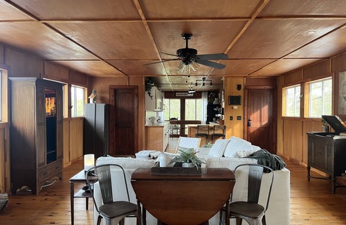 Canton House | Unique TreeLoft with 360° views of treetops. Near Natchez Trace and Reservoir.