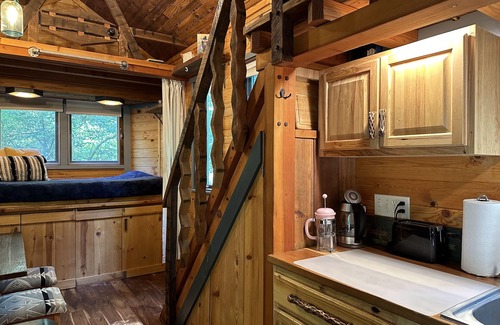 Weaverville Cabin | Uniquely crafted Tiny-cabin retreat with Hot Tub and Sauna
