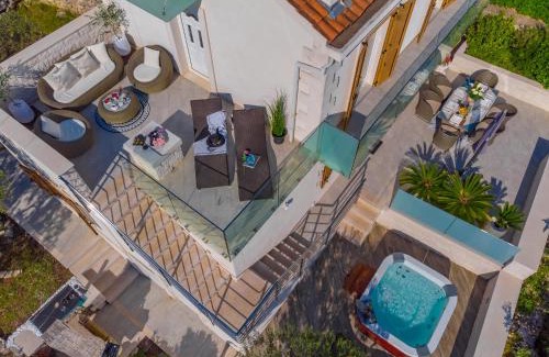 Rogac Villa | Uniquely designed Villa Ivana with outdoor Jacuzzi nearby the pebble Banje beach at the Island of Solta
