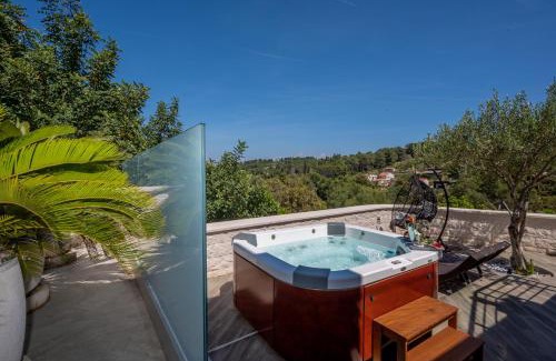 Rogac Villa | Uniquely designed Villa Ivana with outdoor Jacuzzi nearby the pebble Banje beach at the Island of Solta