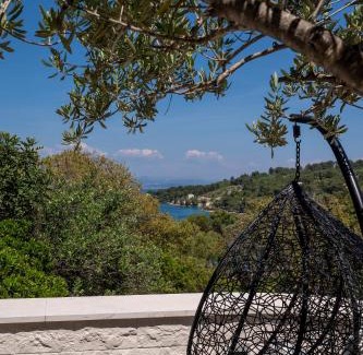 Rogac Villa | Uniquely designed Villa Ivana with outdoor Jacuzzi nearby the pebble Banje beach at the Island of Solta