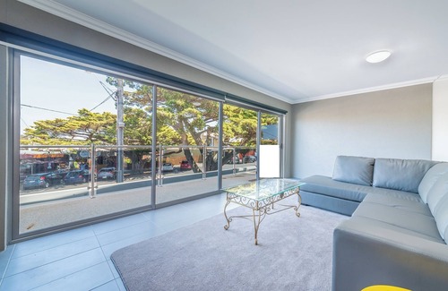 Cowes Apartment | Unit 1-83 Thompson Ave, spacious Unit in main Street, includes linen.