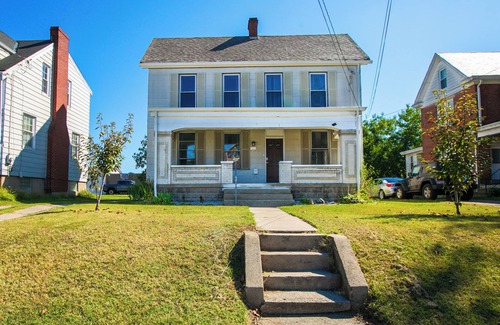 Cheviot House | Unit 1:Ground floor, porch, king bed, garage, w/d