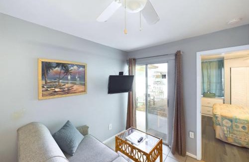 Cocoa Beach Apartment | Unit 104 - 1br Unit Wheated Pool And Hot Tub