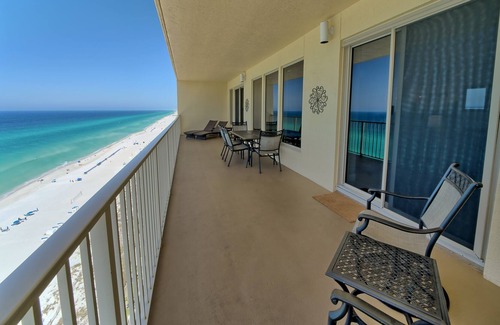 Thomas Drive Condo | Unit 1805 by RedAwning