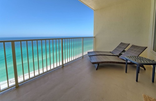 Thomas Drive Condo | Unit 1805 by RedAwning