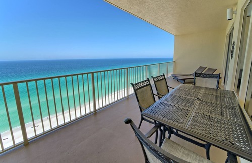 Thomas Drive Condo | Unit 1805 by RedAwning