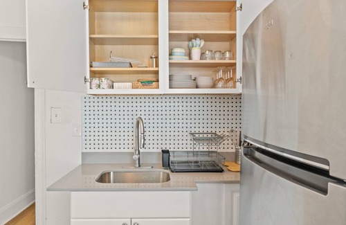 Park View Condo | Unit #2 Close to Howard University