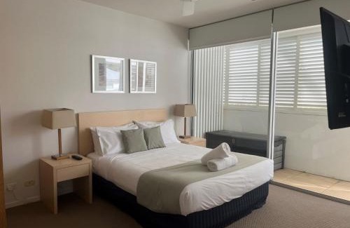 Rainbow Beach Apartment | Unit 202 Plantation Resort - Rainbow Beach Aircon.Wifi.Pool. Views