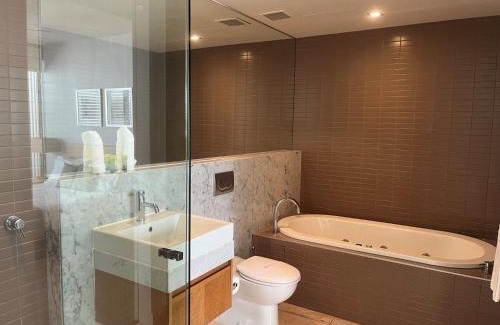 Rainbow Beach Apartment | Unit 202 Plantation Resort - Rainbow Beach Aircon.Wifi.Pool. Views