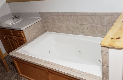 Island Park Hotel | Unit 21 Hotel Room near Yellowstone