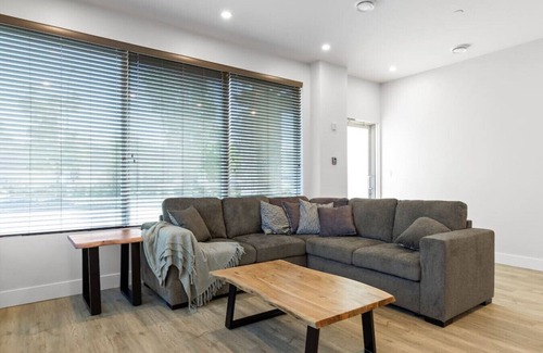 Regional District of Nanaimo Hotel | Unit 4 3bdrm Monthly available Oct-May