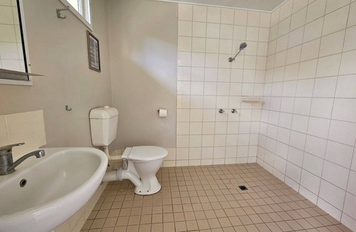 Cape Gloucester House | UNIT 4. SUNSET BEACH BUNGALOWS, CAPE GLOUCESTER. ABSOLUTE BEACHFRONT