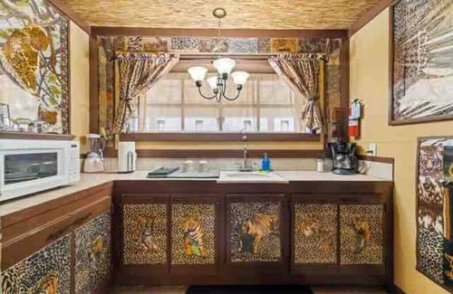 Liberty Hill House | Unit 4 Unique 2-Bedroom Near the River!