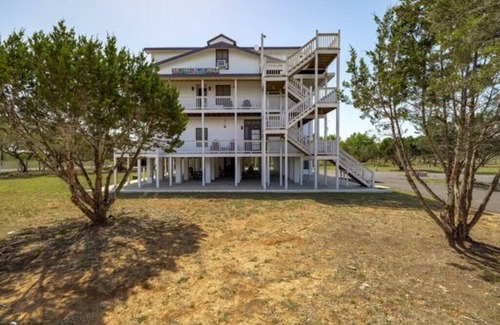 Liberty Hill House | Unit 4 Unique 2-Bedroom Near the River!