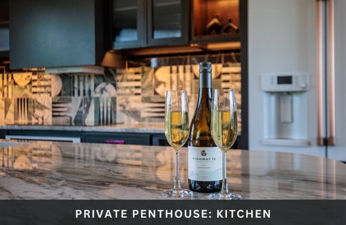 East Cesar Chavez House | (Unit 5) 6th Street Suite: 4BR/11Beds - Pool, Roofdeck, Garden Bars, Walk To Everything!