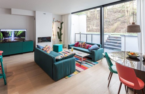 Dieweg House | Unit 6 - Colorful Smart Home Triplex Private Garden & Parking