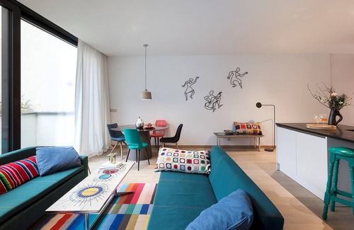 Dieweg House | Unit 6 - Colorful Smart Home Triplex Private Garden & Parking