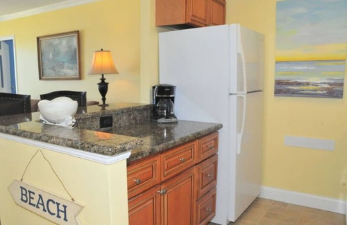 Northeast Virginia Beach Apartment | Unit 606 - Classic Oceanfront Condo at Dolphin Run