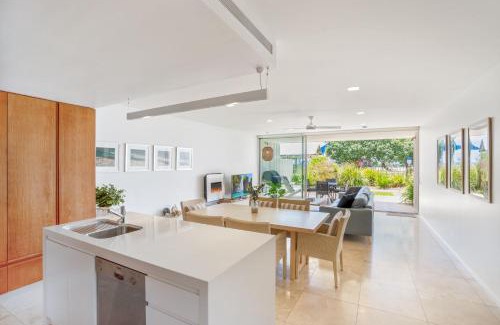Rainbow Beach House | Unit 7 Plantation Resort Rainbow Beach