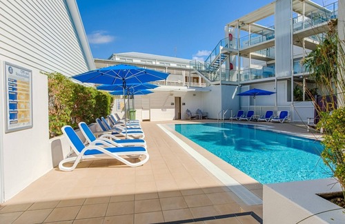 Rainbow Beach Apartment | Unit 8 Plantation Resort - Rainbow Beach. Plantation Resort. Air conditioned. Wifi. Pool and outdoor