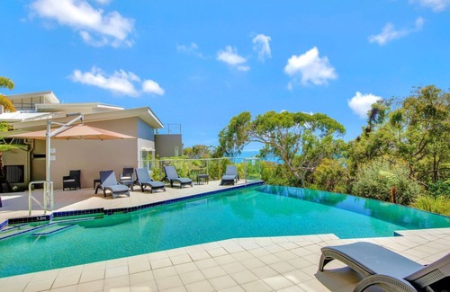 Rainbow Beach Apartment | Unit 9/103 Cooloola Drive - Rainbow Beach. Stunning Ocean Views. Seabreezes. Aircon. Wi-Fi.