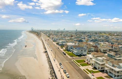 Brigantine House | Unit B 2nd fl 2nd fl Hideaway 2 Block to Beach Parking