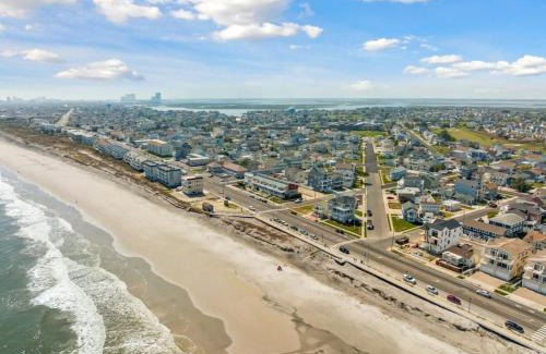 Brigantine House | Unit B 2nd fl 2nd fl Hideaway 2 Block to Beach Parking