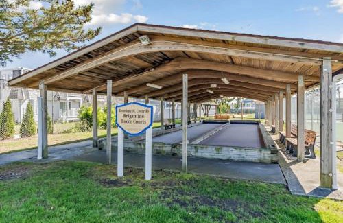 Brigantine House | Unit B 2nd fl 2nd fl Hideaway 2 Block to Beach Parking