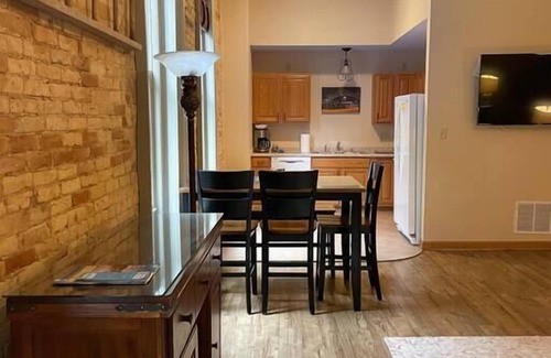 Westown Apartment | Unit B- Large Condo w/Patio/Old World 3rd+Fiserv
