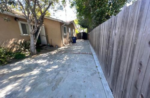 Palms House | Unit B with big yard