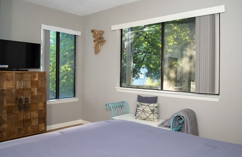 Chattanooga Condo | Unit H -10 Mins to Downtown Vacation On The TN River!