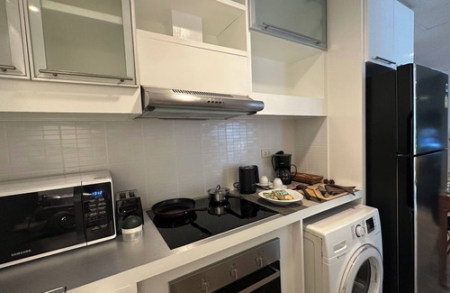 Ratchaprasong Apartment | Unit Langsuan BTS Chidlom 2-Bedroom Apartment in the Heart of Bangkok with Wi-Fi