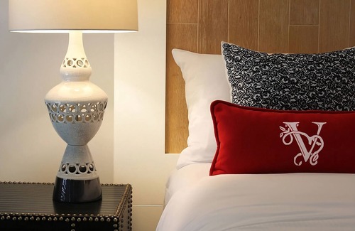 San Jose Hotel | Unit with Jacuzzi! Near Winchester Mystery House w/Parking! Rooftop Terrace