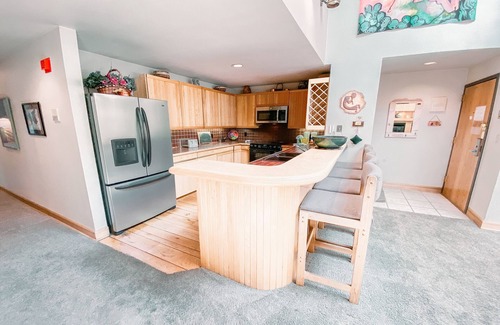 Mountain House Condo | Unit with Private Hot Tub & fast Walk to Lifts